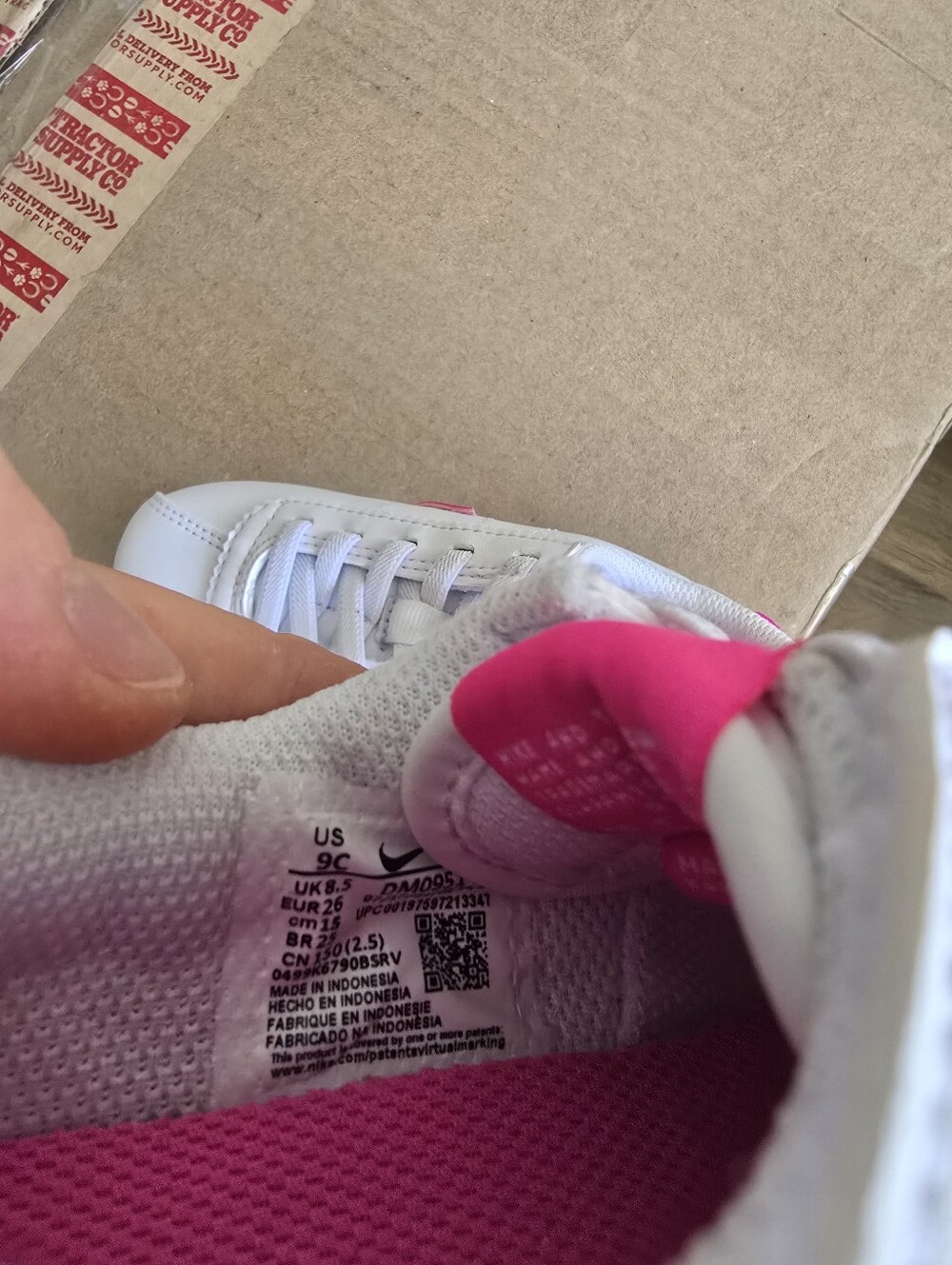 NEW Nike Kids' White Sneakers with Pink Swoosh - Picture 4 of 7